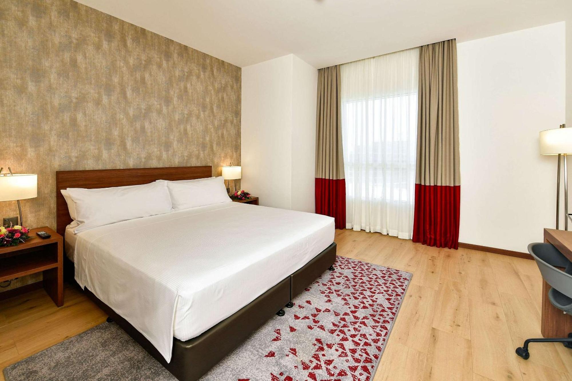 Comfort Hotel Riyadh Olaya Экстерьер фото